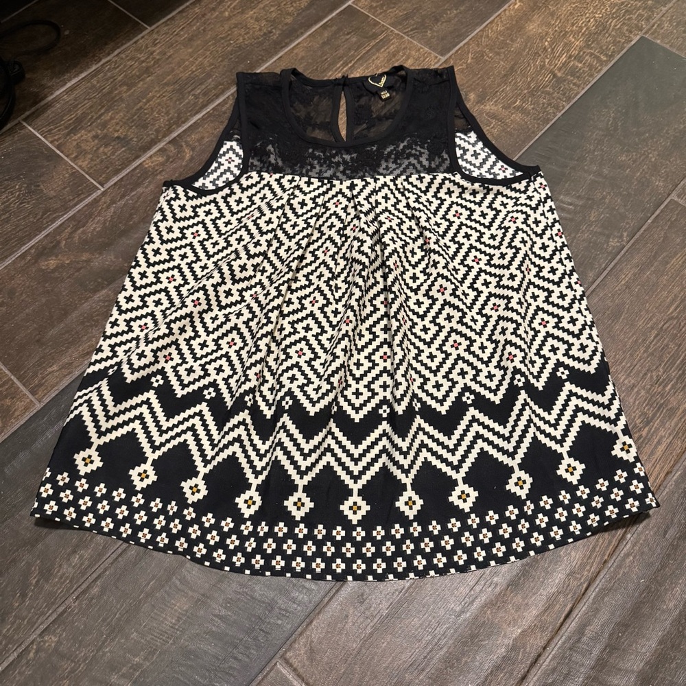 EUC Hearts Sleeveless A-Line Lace Printed Blouse